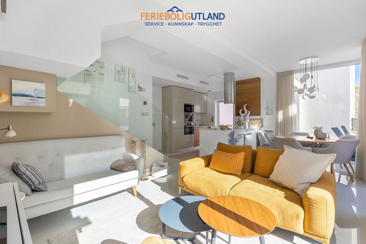 3 soverom Villa til salgs i Ciudad Quesada med svømmebasseng garasje - € 449 000 (Ref: 10007082)