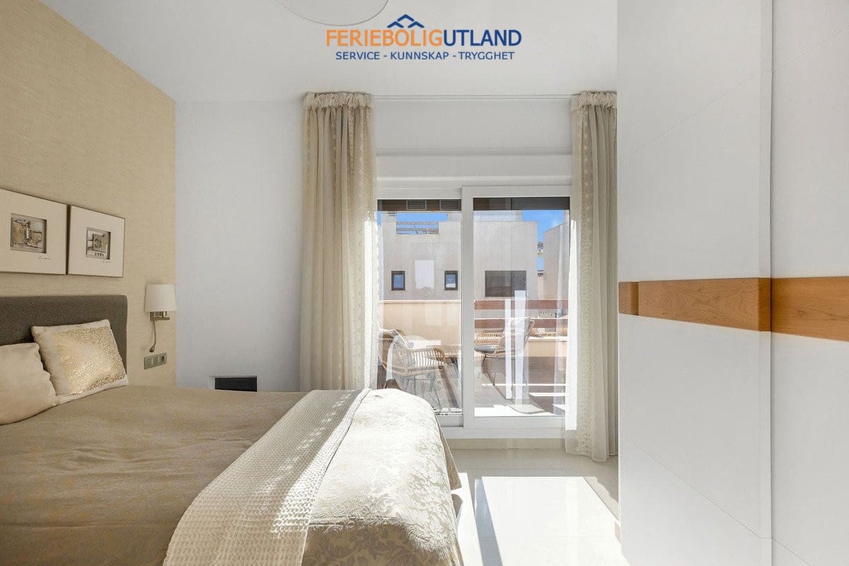 3 soverom Villa til salgs i Ciudad Quesada med svømmebasseng garasje - € 449 000 (Ref: 10007082)