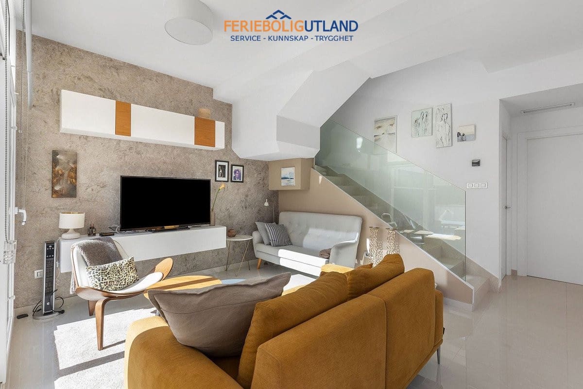 3 soverom Villa til salgs i Ciudad Quesada med svømmebasseng garasje - € 449 000 (Ref: 10007082)
