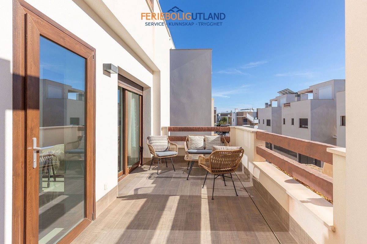 3 soverom Villa til salgs i Ciudad Quesada med svømmebasseng garasje - € 449 000 (Ref: 10007082)