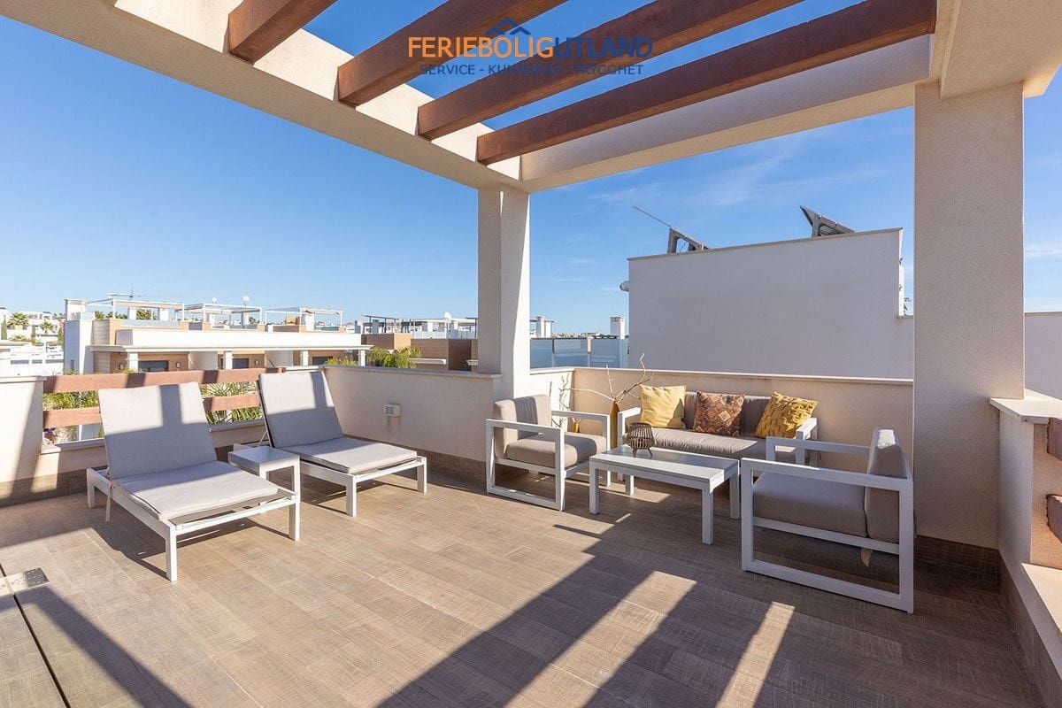 3 soverom Villa til salgs i Ciudad Quesada med svømmebasseng garasje - € 449 000 (Ref: 10007082)