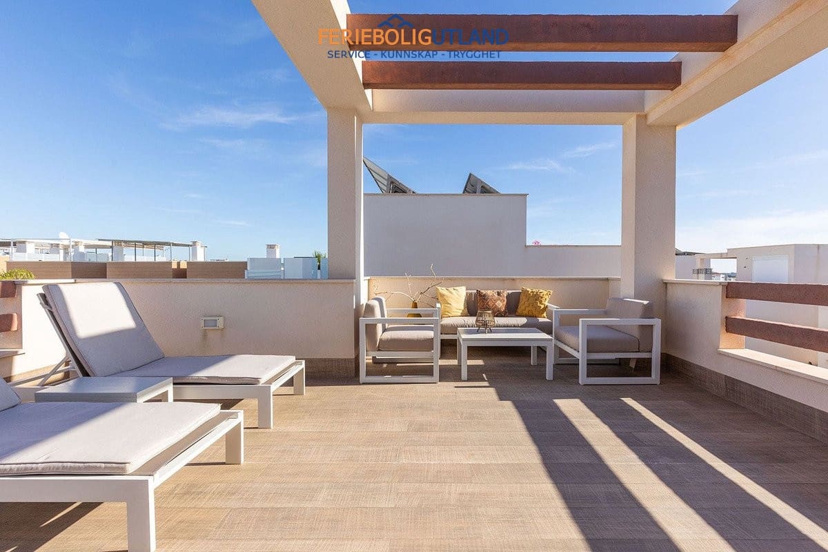 3 soverom Villa til salgs i Ciudad Quesada med svømmebasseng garasje - € 449 000 (Ref: 10007082)