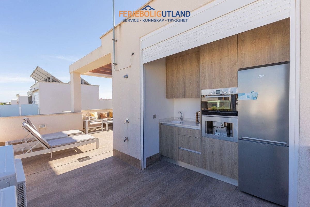 3 soverom Villa til salgs i Ciudad Quesada med svømmebasseng garasje - € 449 000 (Ref: 10007082)