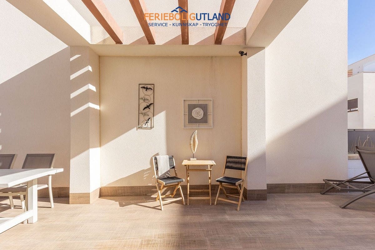 3 soverom Villa til salgs i Ciudad Quesada med svømmebasseng garasje - € 449 000 (Ref: 10007082)
