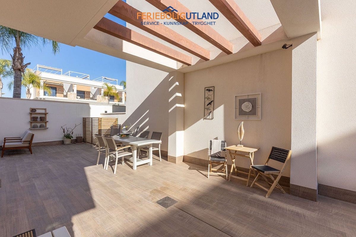 3 soverom Villa til salgs i Ciudad Quesada med svømmebasseng garasje - € 449 000 (Ref: 10007082)