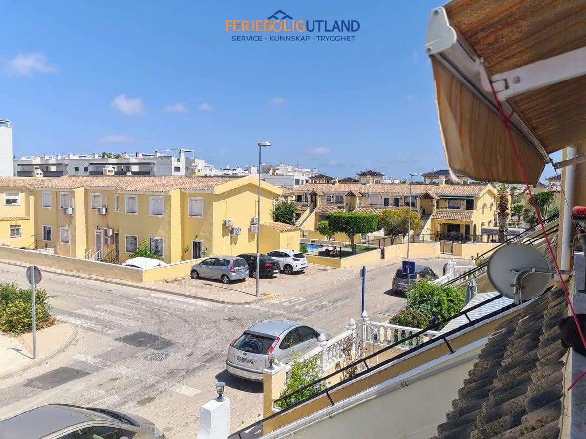 2 soverom Leilighet til salgs i Villamartin med svømmebasseng garasje - € 129 000 (Ref: 10009839)