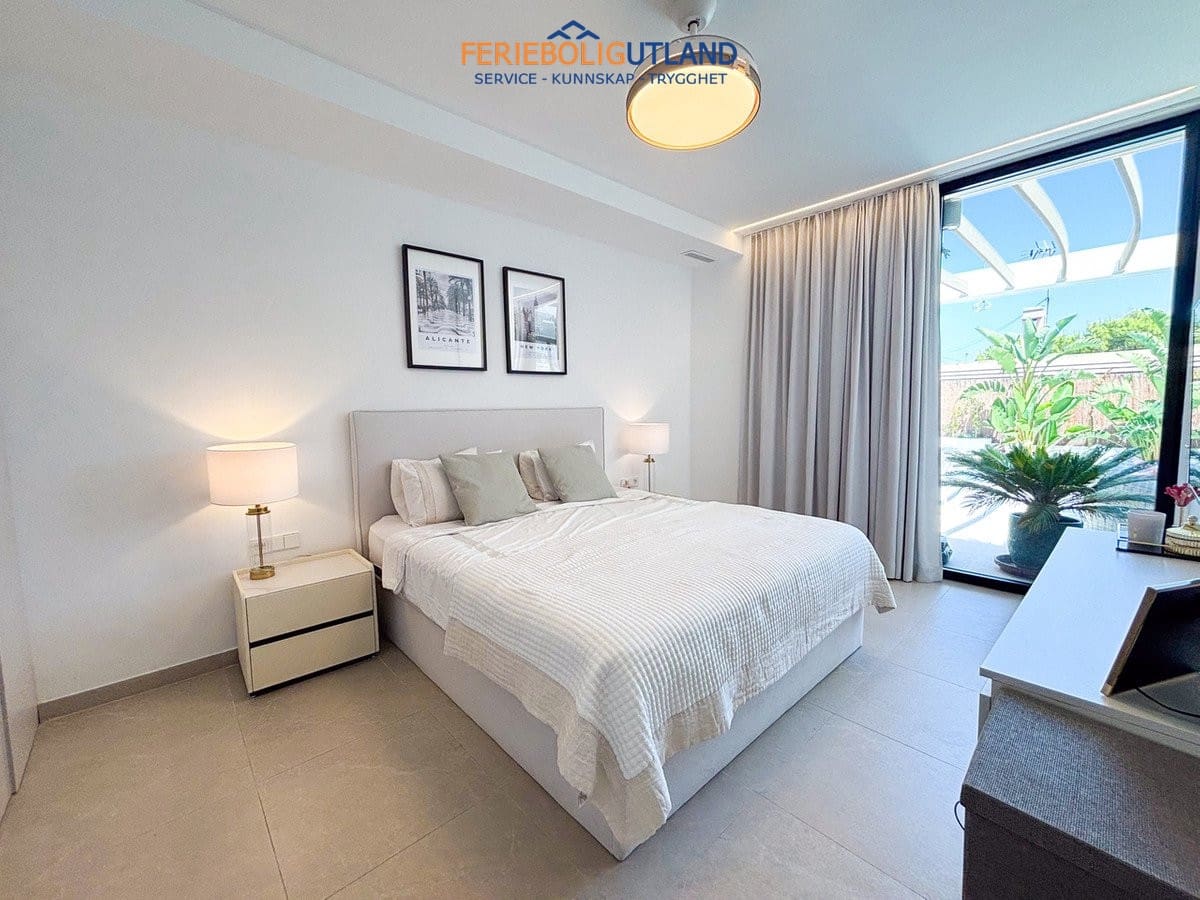 3 chambre Villa/Maison à vendre à Cabo Roig avec piscine garage - 749 000 € (Ref: 10011921)