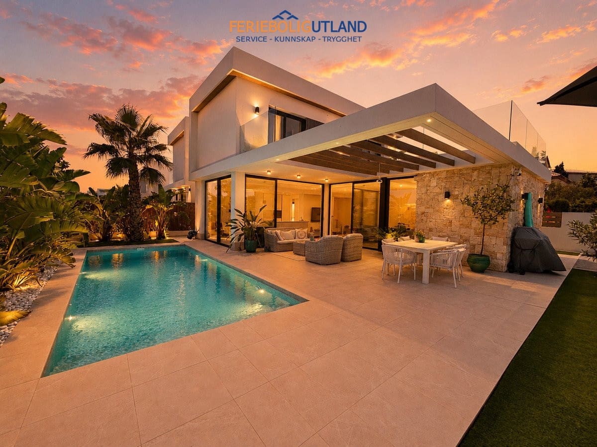 3 chambre Villa/Maison à vendre à Cabo Roig avec piscine garage - 749 000 € (Ref: 10011921)
