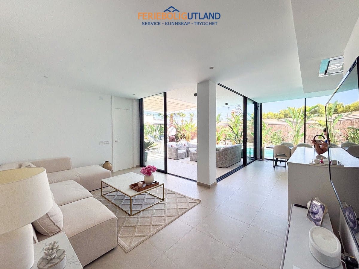 3 chambre Villa/Maison à vendre à Cabo Roig avec piscine garage - 749 000 € (Ref: 10011921)