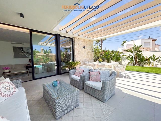 3 chambre Villa/Maison à vendre à Cabo Roig, Orihuela avec piscine garage - 749 000 € (Ref: 10011921)