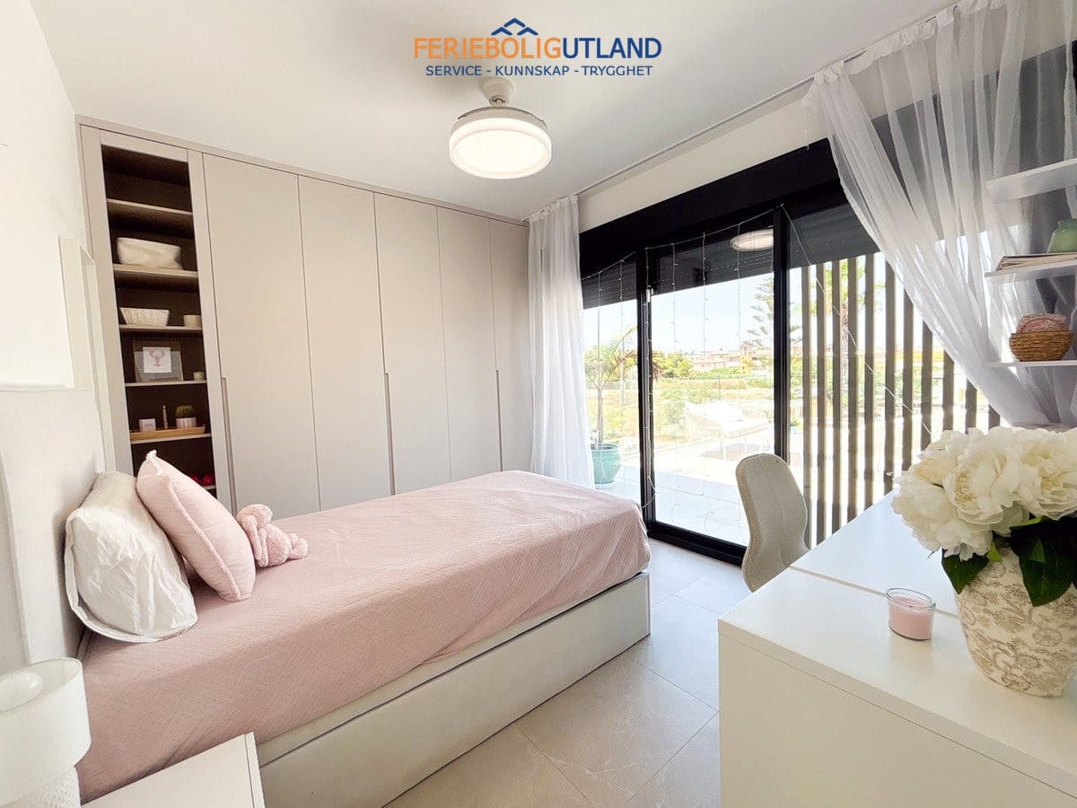 3 chambre Villa/Maison à vendre à Cabo Roig avec piscine garage - 749 000 € (Ref: 10011921)