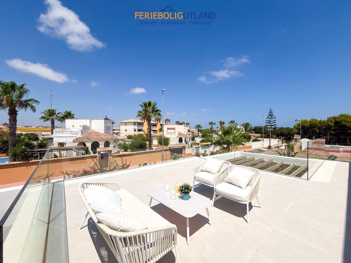 3 chambre Villa/Maison à vendre à Cabo Roig avec piscine garage - 749 000 € (Ref: 10011921)