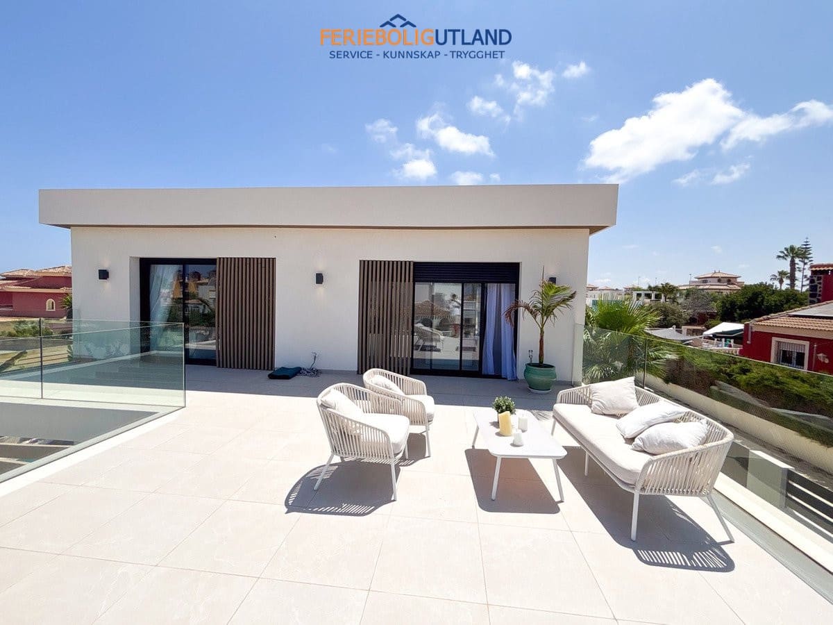 3 chambre Villa/Maison à vendre à Cabo Roig avec piscine garage - 749 000 € (Ref: 10011921)