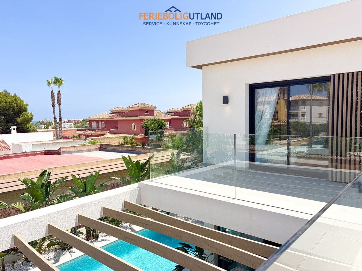 3 chambre Villa/Maison à vendre à Cabo Roig avec piscine garage - 749 000 € (Ref: 10011921)