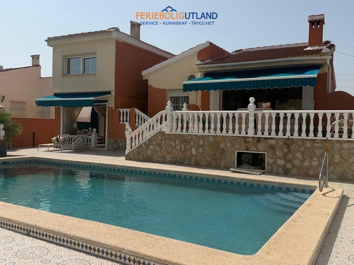 4 slaapkamer Villa te koop in Ciudad Quesada met zwembad garage - € 475.000 (Ref: 10011922)