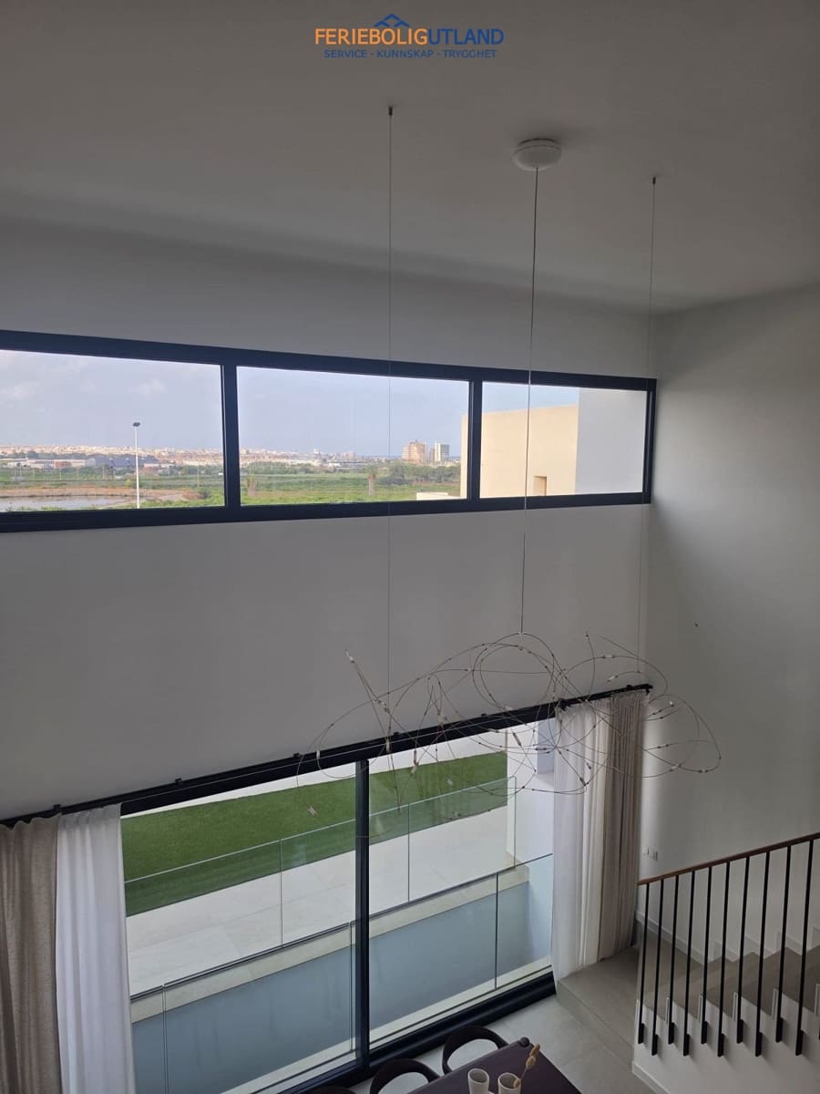 4 bedroom Villa for sale in Torrevieja with pool garage - € 1,050,000 (Ref: 10011924)