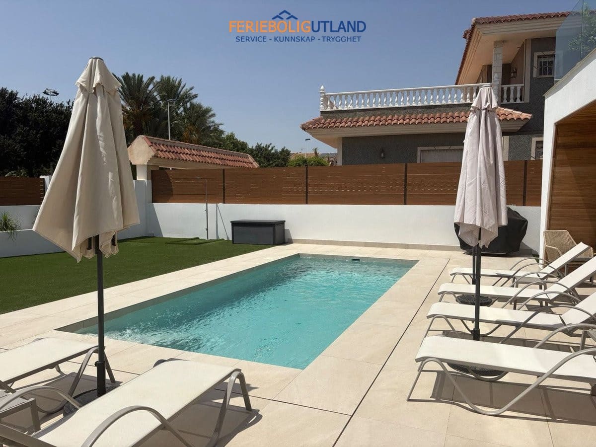4 bedroom Villa for sale in Torrevieja with pool garage - € 1,050,000 (Ref: 10011924)