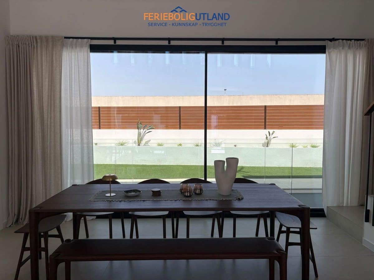 4 bedroom Villa for sale in Torrevieja with pool garage - € 1,050,000 (Ref: 10011924)