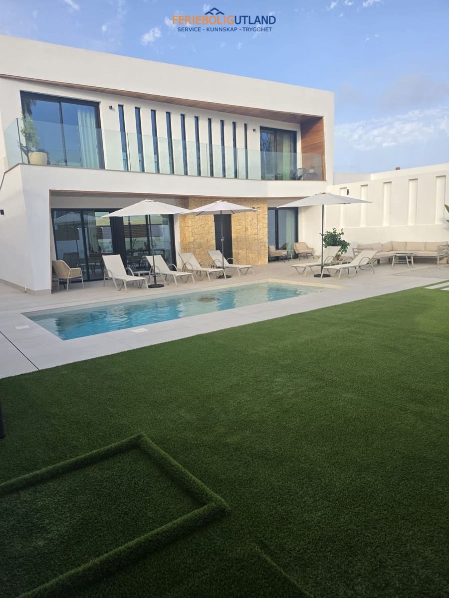 4 bedroom Villa for sale in Torrevieja with pool garage - € 1,050,000 (Ref: 10011924)