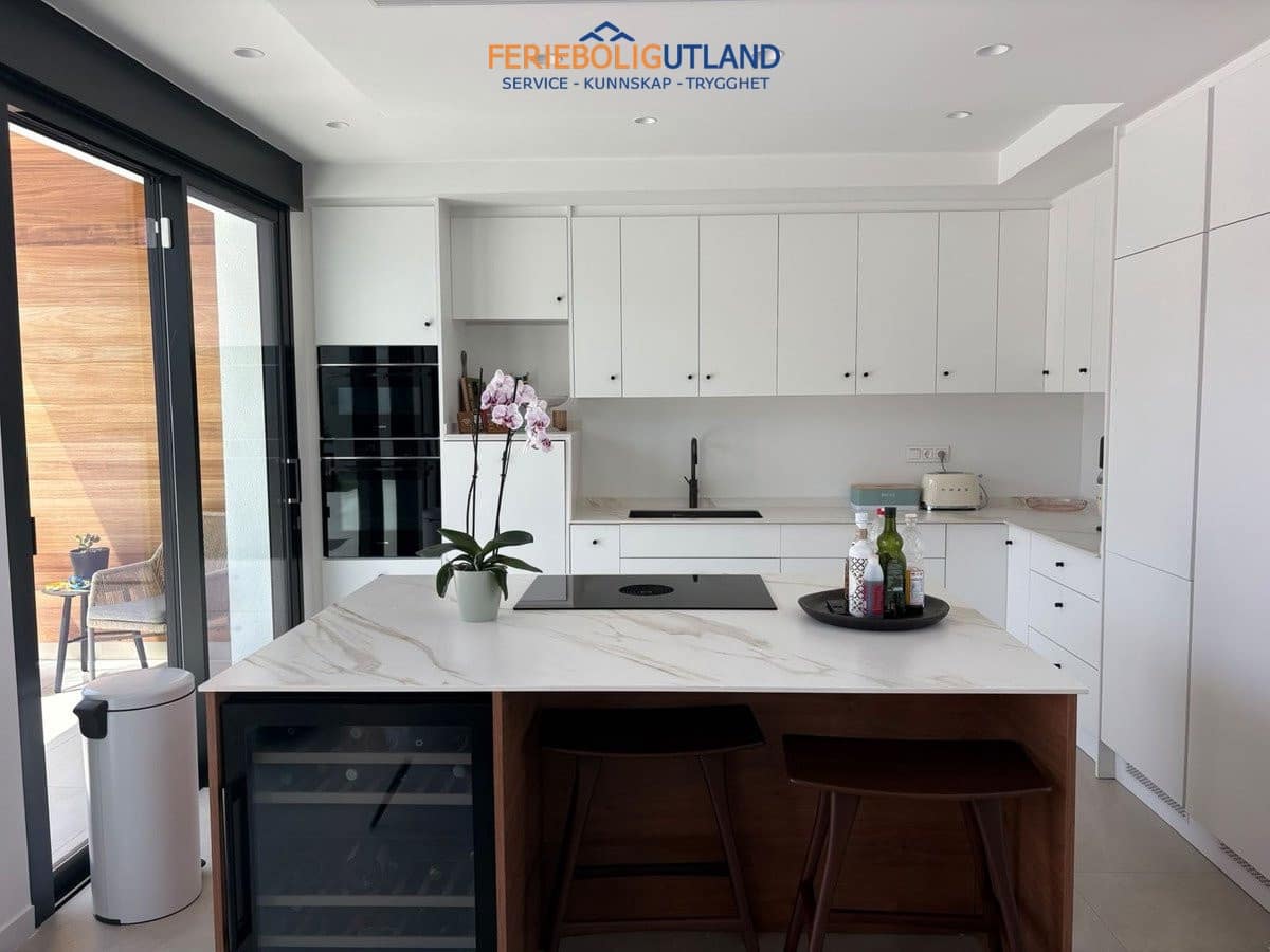 4 bedroom Villa for sale in Torrevieja with pool garage - € 1,050,000 (Ref: 10011924)
