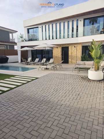 4 soveværelse Villa til salg i Los Balcones - Los Altos, Torrevieja med swimmingpool garage - € 1.050.000 (Ref: 10011924)