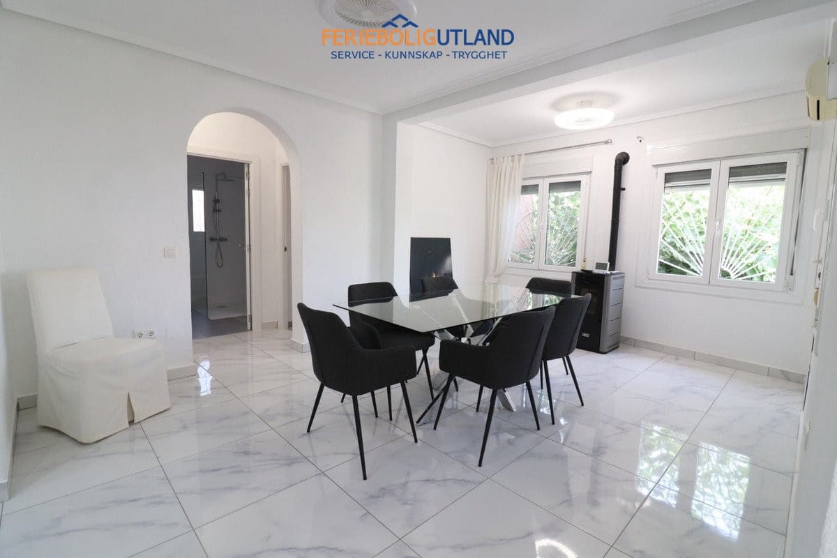 Chalet de 3 habitaciones en Ciudad Quesada en venta con piscina garaje - 394.950 € (Ref: 10011925)
