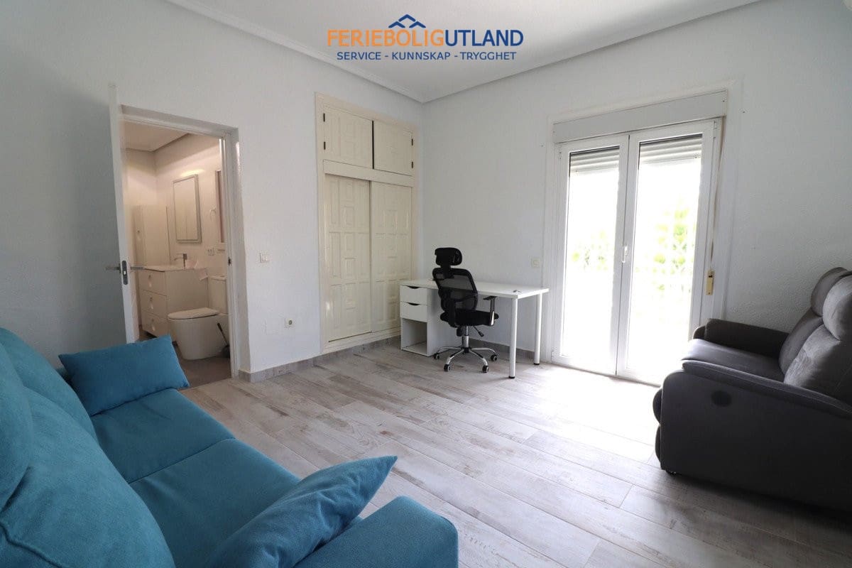 Chalet de 3 habitaciones en Ciudad Quesada en venta con piscina garaje - 394.950 € (Ref: 10011925)