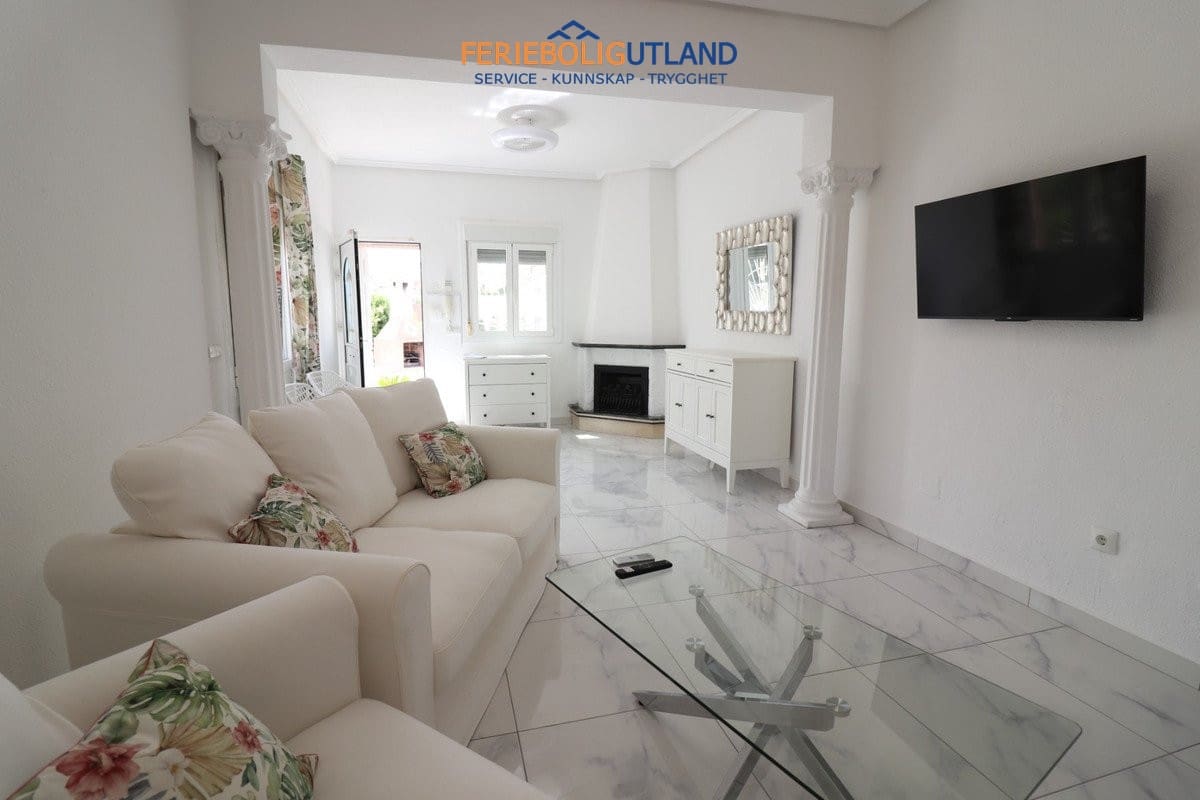 Chalet de 3 habitaciones en Ciudad Quesada en venta con piscina garaje - 394.950 € (Ref: 10011925)