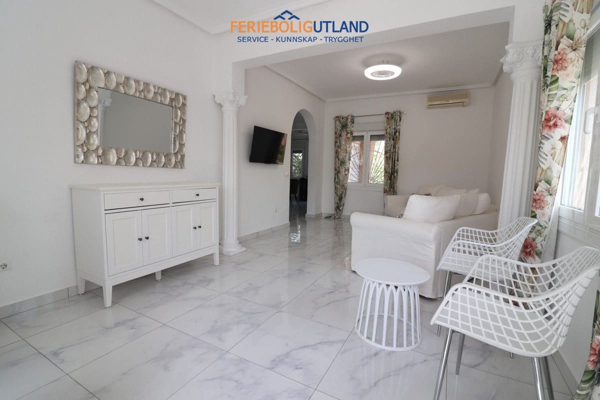 Chalet de 3 habitaciones en Ciudad Quesada en venta con piscina garaje - 394.950 € (Ref: 10011925)