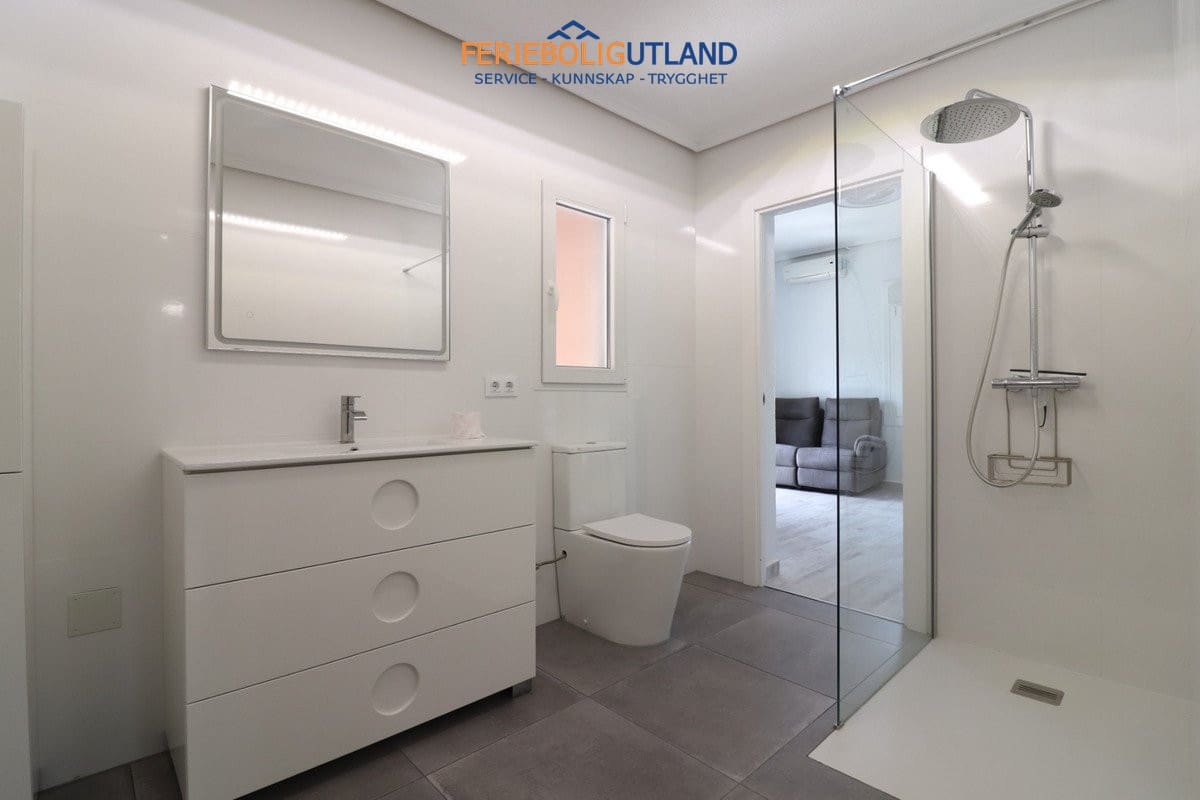 Chalet de 3 habitaciones en Ciudad Quesada en venta con piscina garaje - 394.950 € (Ref: 10011925)