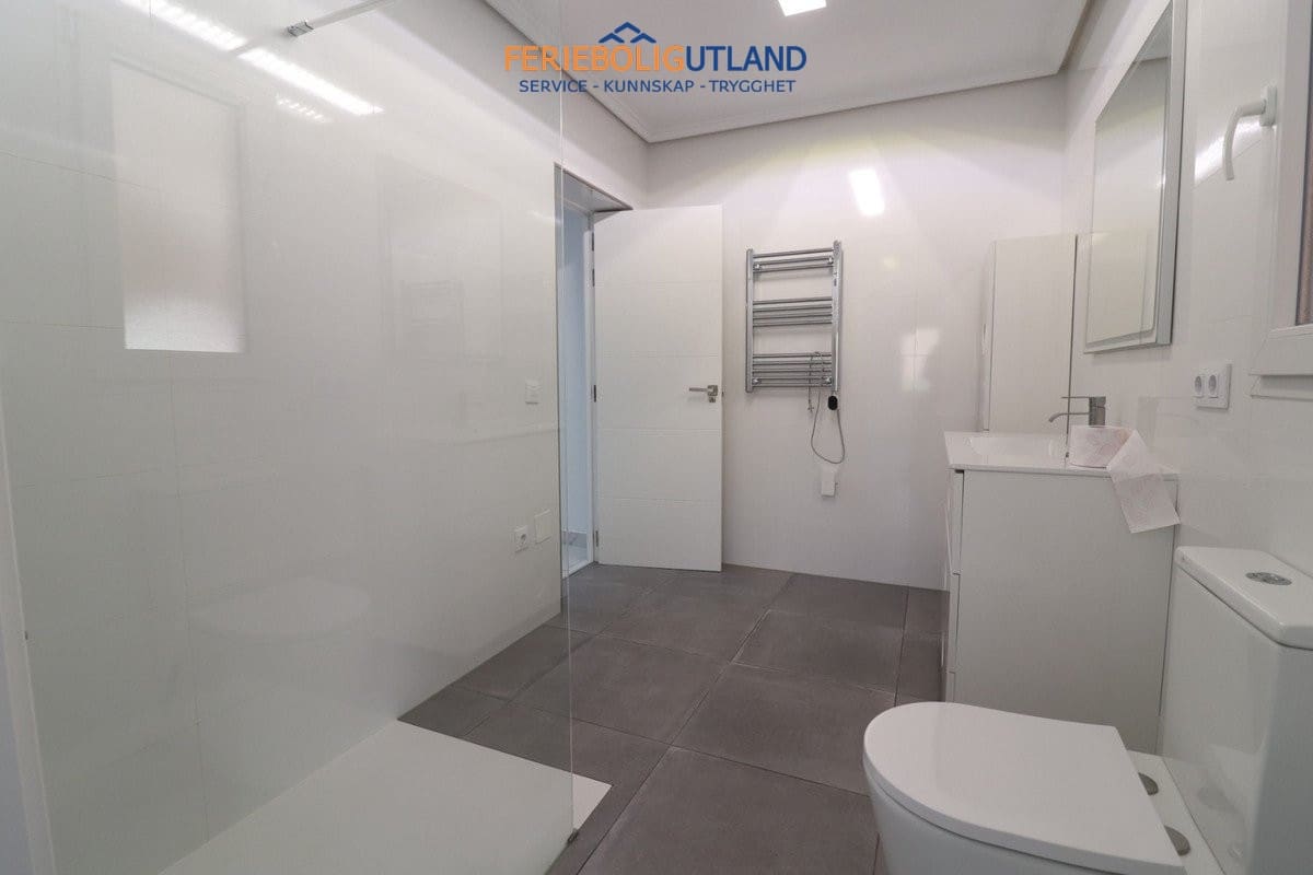 Chalet de 3 habitaciones en Ciudad Quesada en venta con piscina garaje - 394.950 € (Ref: 10011925)