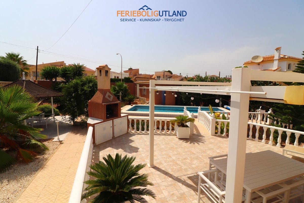 Chalet de 3 habitaciones en Ciudad Quesada en venta con piscina garaje - 394.950 € (Ref: 10011925)