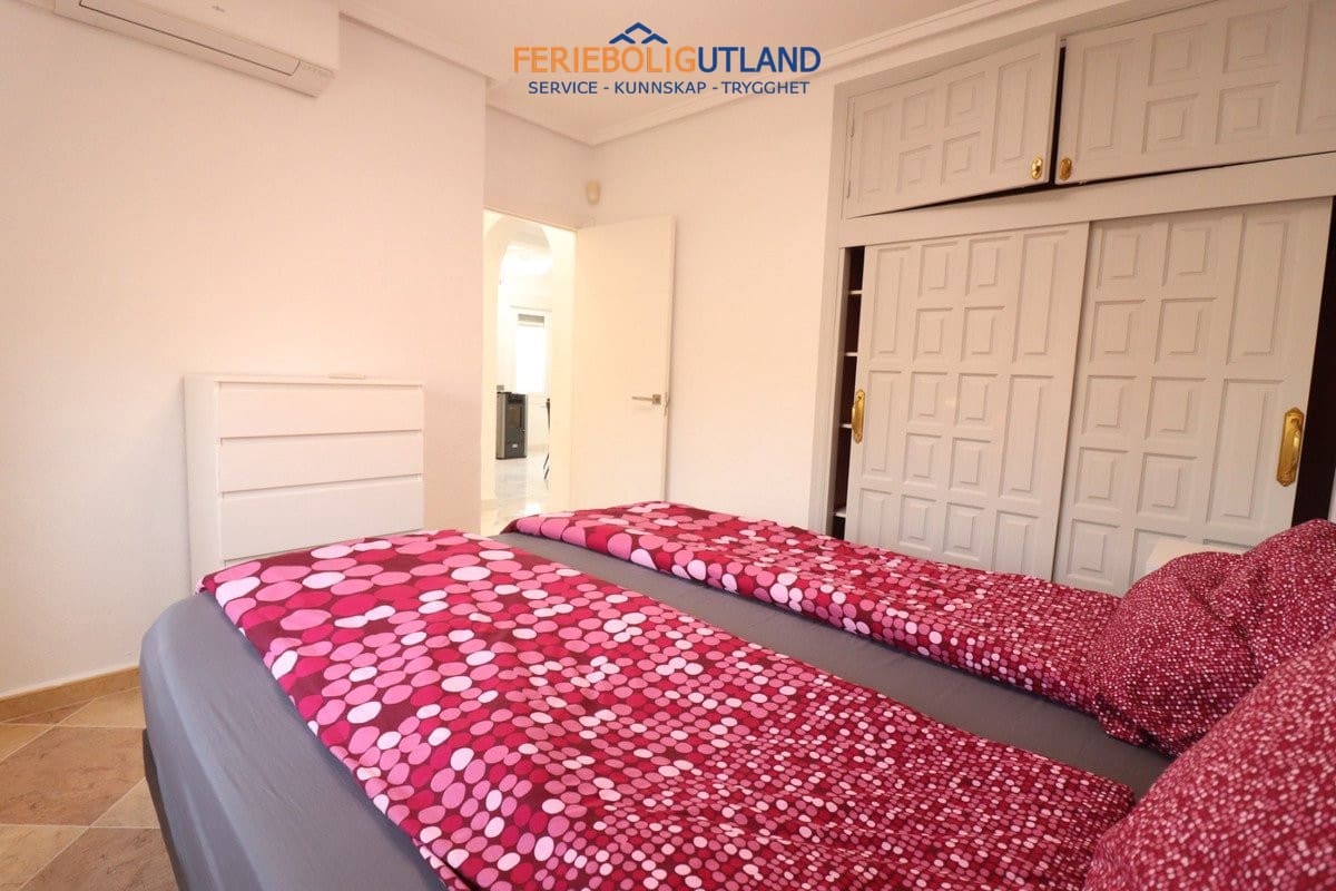 Chalet de 3 habitaciones en Ciudad Quesada en venta con piscina garaje - 394.950 € (Ref: 10011925)
