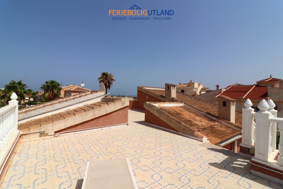 Chalet de 3 habitaciones en Ciudad Quesada en venta con piscina garaje - 394.950 € (Ref: 10011925)