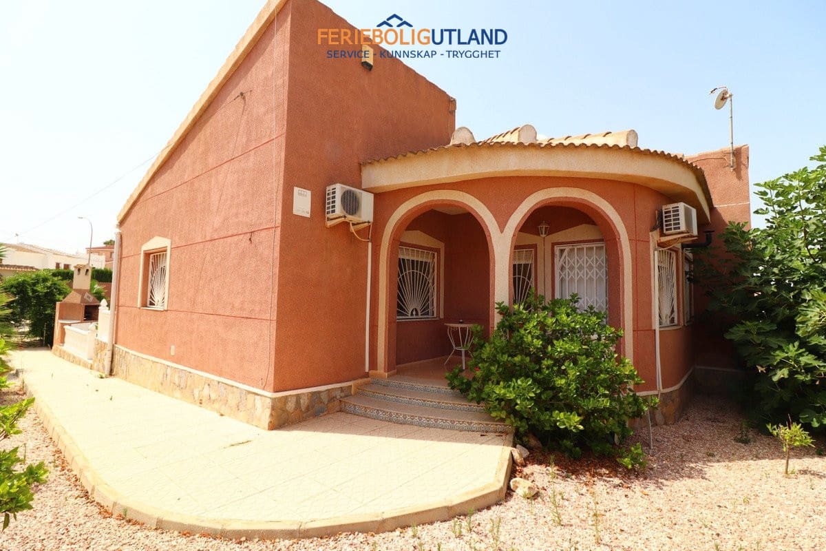 Chalet de 3 habitaciones en Ciudad Quesada en venta con piscina garaje - 394.950 € (Ref: 10011925)