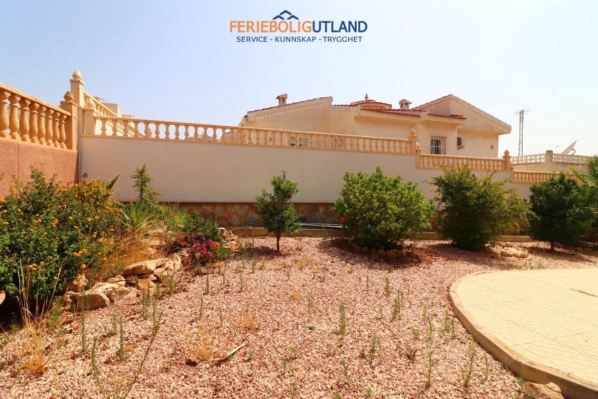 Chalet de 3 habitaciones en Ciudad Quesada en venta con piscina garaje - 394.950 € (Ref: 10011925)