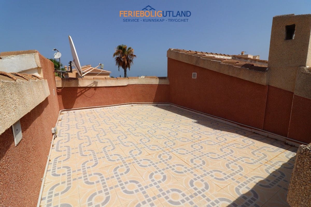 Chalet de 3 habitaciones en Ciudad Quesada en venta con piscina garaje - 394.950 € (Ref: 10011925)