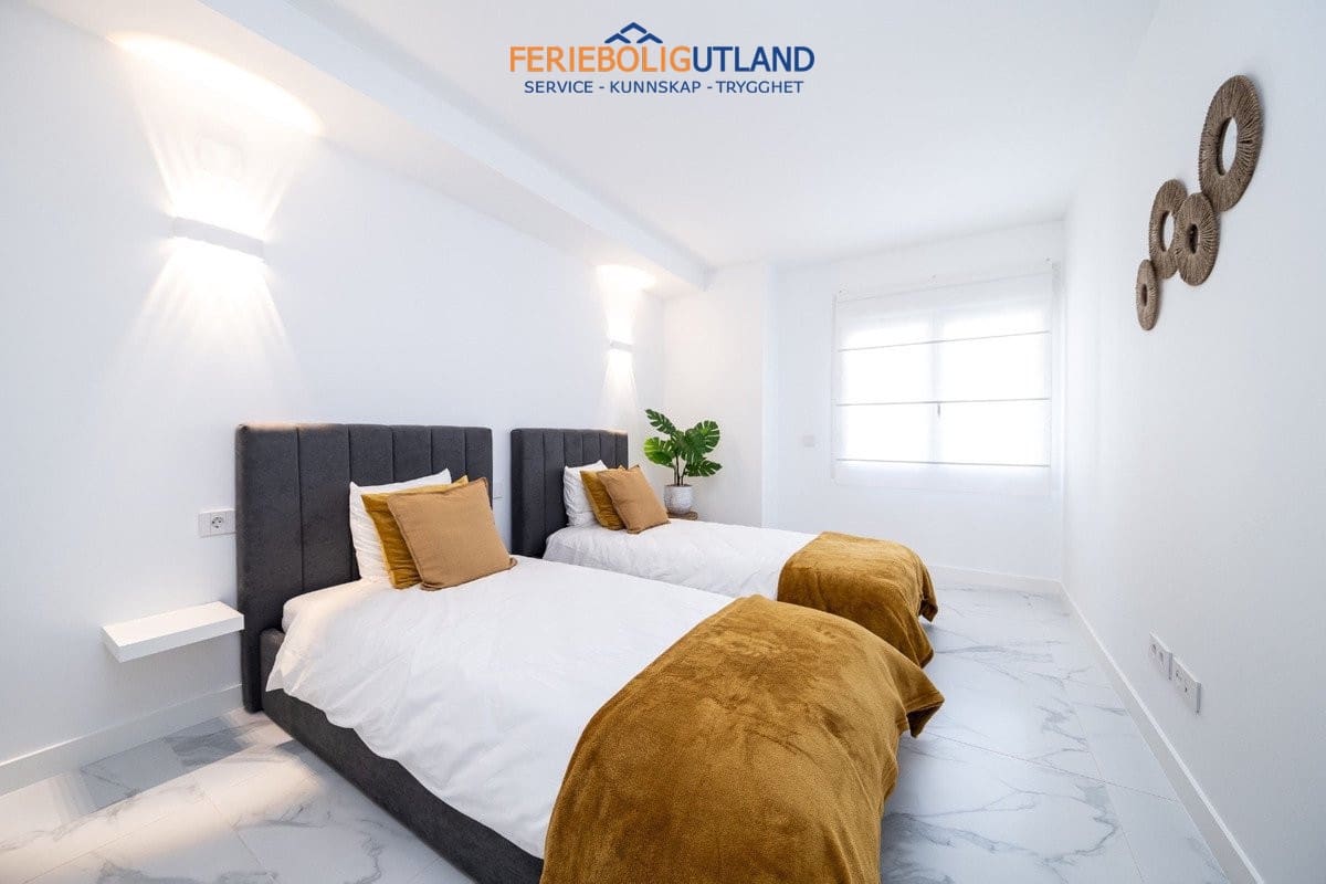Apartamento de 2 habitaciones en Torrevieja en venta con piscina garaje - 495.000 € (Ref: 10012251)