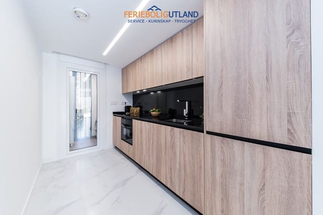 Apartamento de 2 habitaciones en Puerto Deportivo, Torrevieja en venta con piscina garaje - 495.000 € (Ref: 10012251)