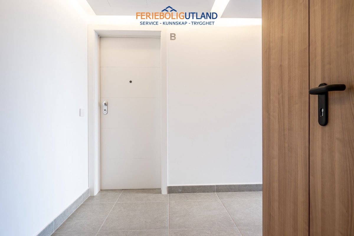 Apartamento de 2 habitaciones en Torrevieja en venta con piscina garaje - 495.000 € (Ref: 10012251)