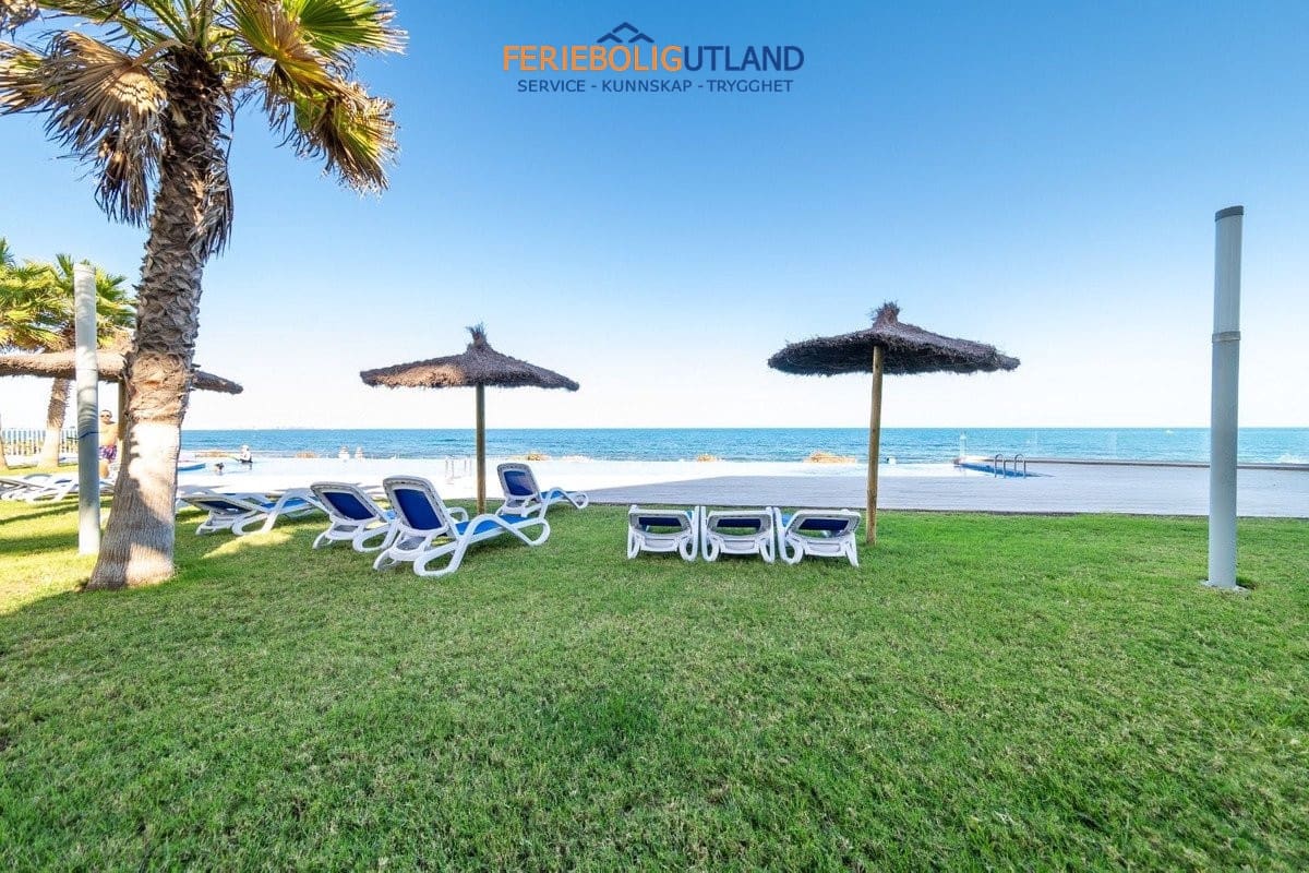 Apartamento de 2 habitaciones en Torrevieja en venta con piscina garaje - 495.000 € (Ref: 10012251)