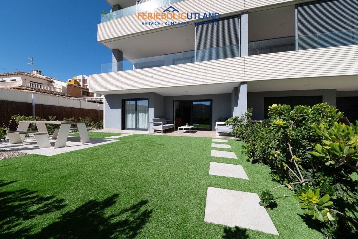 Apartamento de 2 habitaciones en Torrevieja en venta con piscina garaje - 495.000 € (Ref: 10012251)