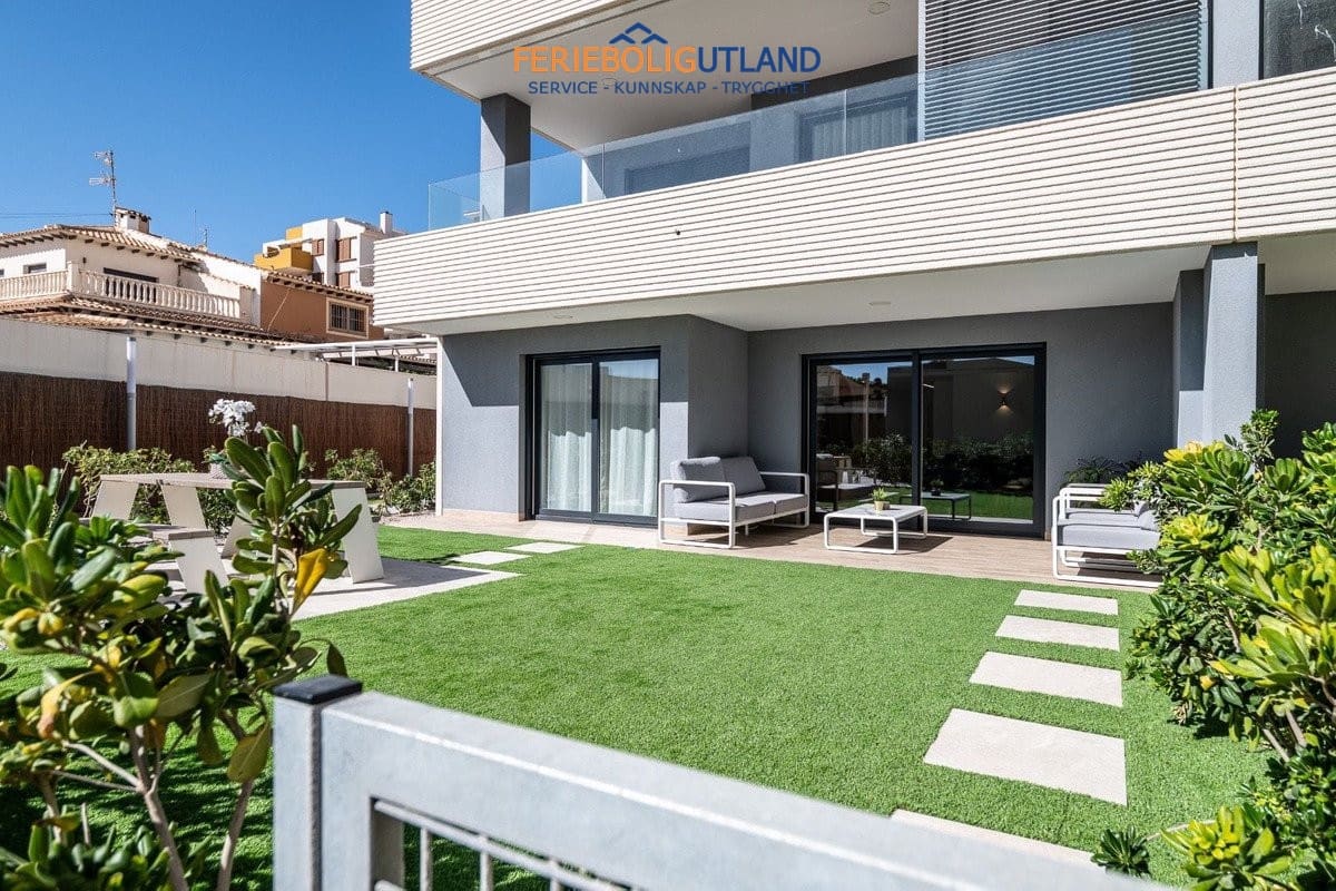 Apartamento de 2 habitaciones en Torrevieja en venta con piscina garaje - 495.000 € (Ref: 10012251)