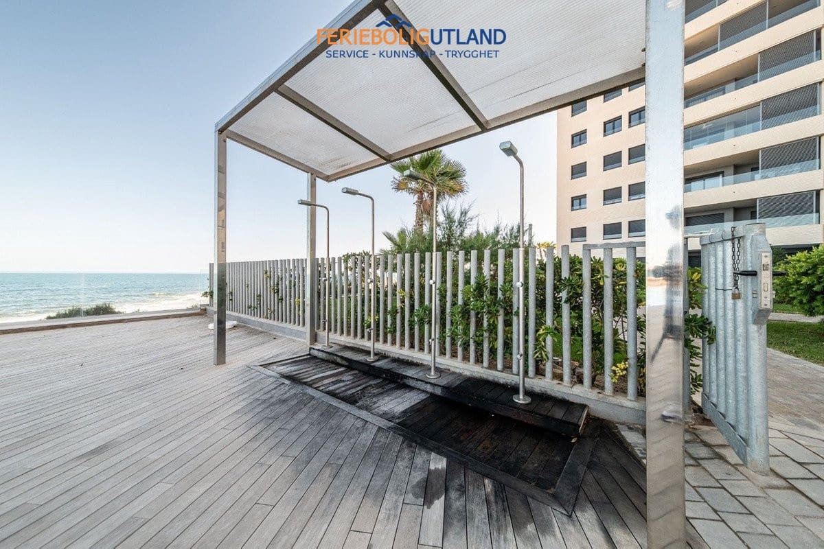 Apartamento de 2 habitaciones en Torrevieja en venta con piscina garaje - 495.000 € (Ref: 10012251)
