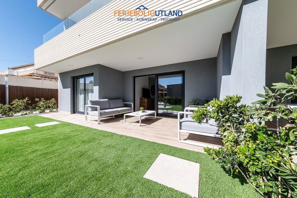 Apartamento de 2 habitaciones en Torrevieja en venta con piscina garaje - 495.000 € (Ref: 10012251)