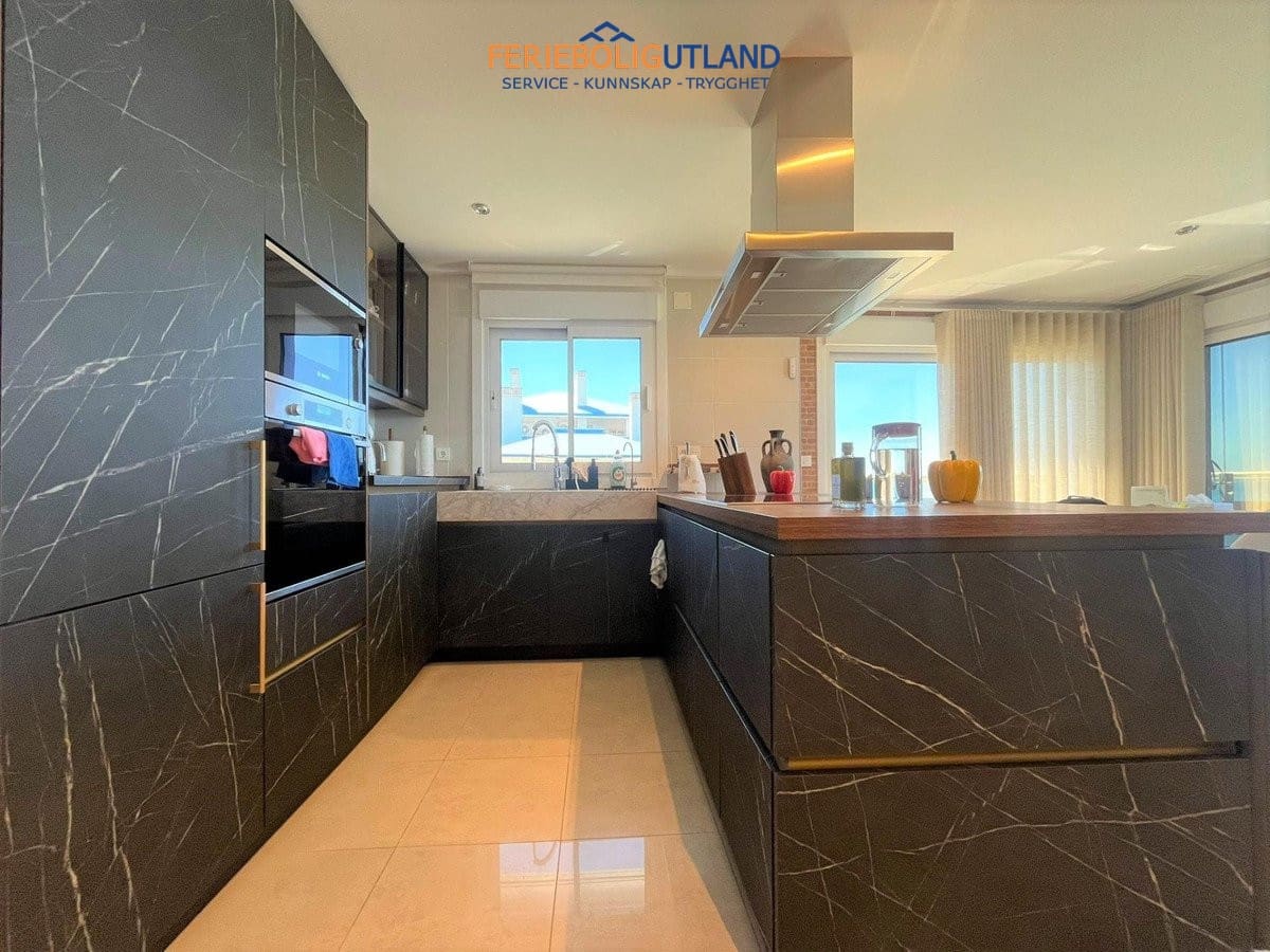3 bedroom Penthouse for sale in La Manga del Mar Menor with pool garage - € 525,000 (Ref: 10012254)