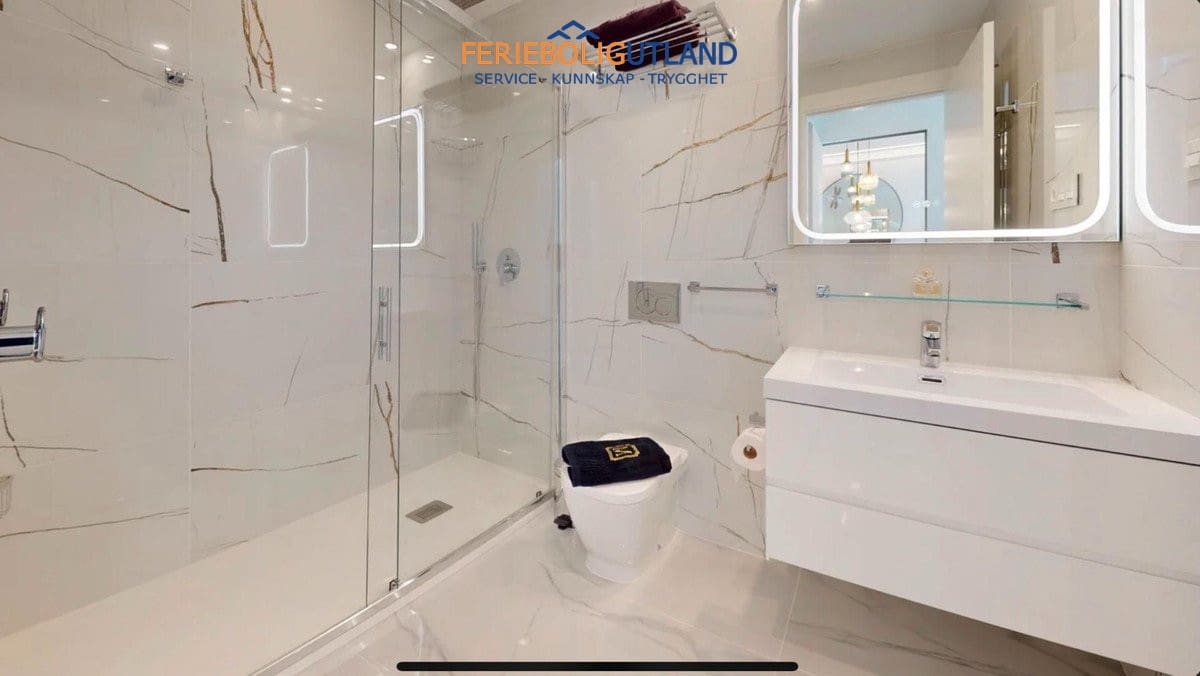 2 bedroom Apartment for sale in Playa Flamenca with pool garage - € 550,000 (Ref: 10012256)