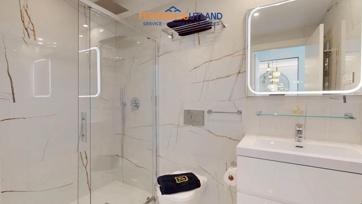 2 bedroom Apartment for sale in Playa Flamenca with pool garage - € 550,000 (Ref: 10012256)
