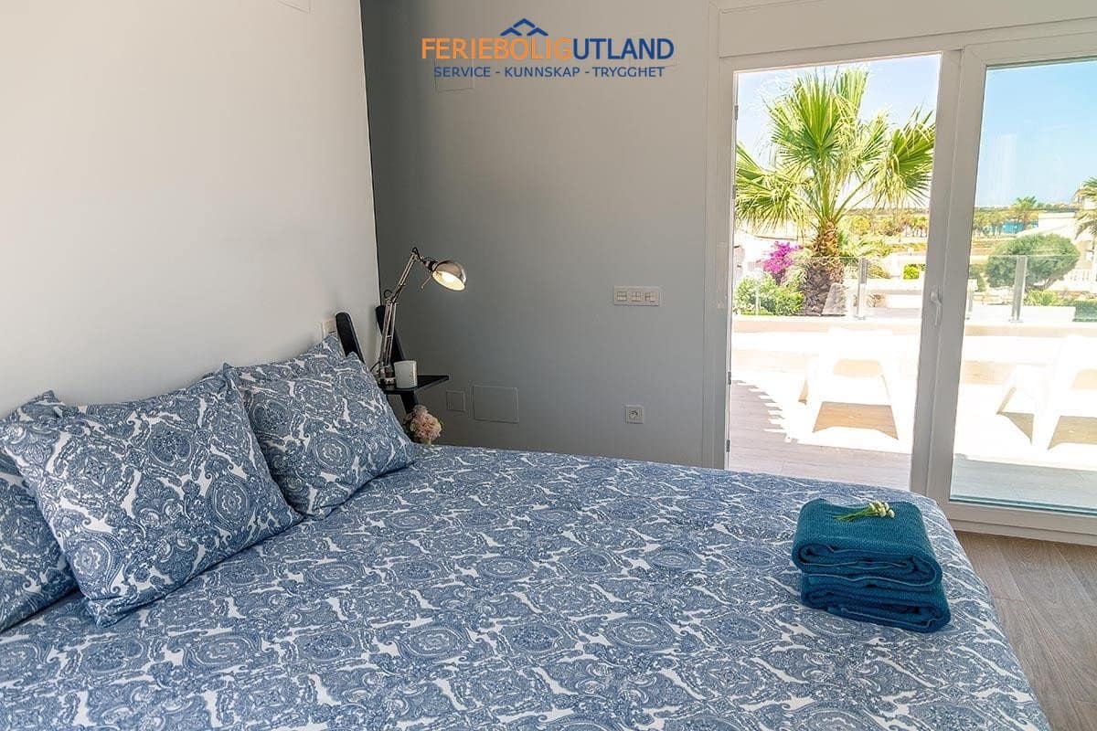 3 bedroom Villa for sale in Playa Flamenca with pool garage - € 940,000 (Ref: 10012257)