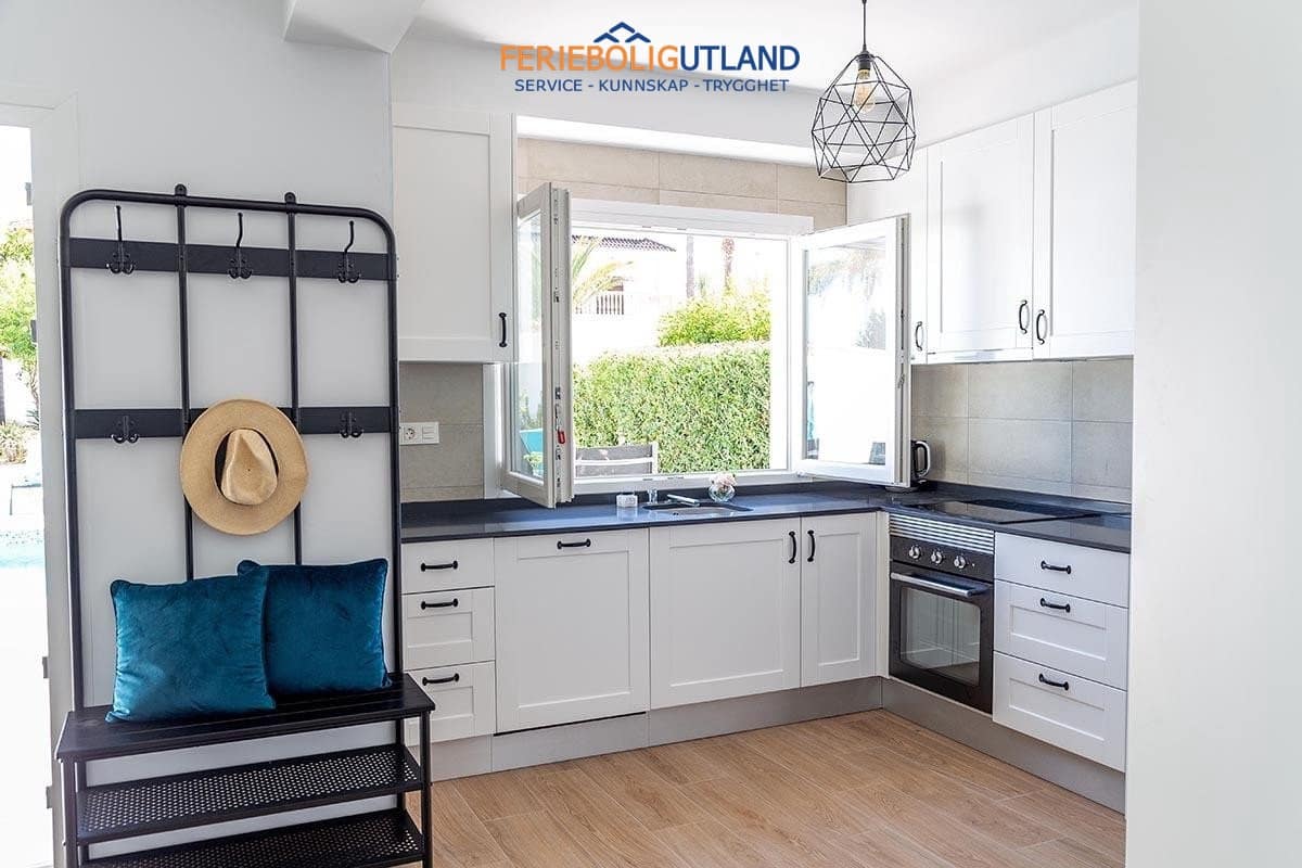 3 bedroom Villa for sale in Playa Flamenca with pool garage - € 940,000 (Ref: 10012257)